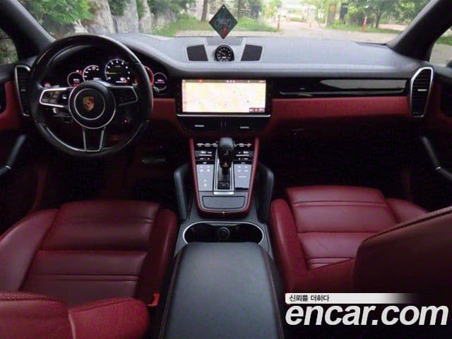 Porsche Cayenne 2021 — Photo 4/20