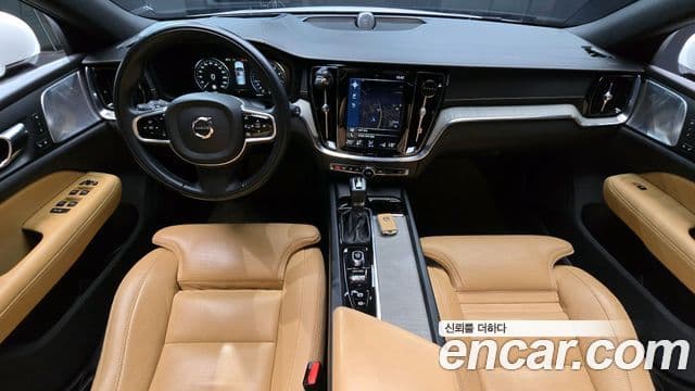 Volvo V60 Cross Country 2020 — Şəkil 8/20
