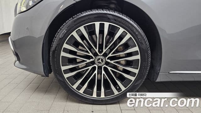 Mercedes-Benz S-Class 2021 — Photo 2/20