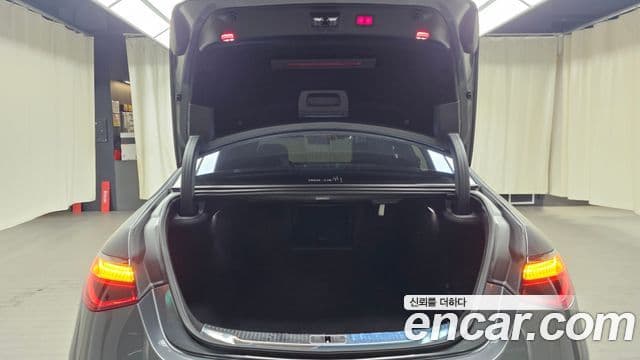 Mercedes-Benz S-Class 2021 — Photo 19/20