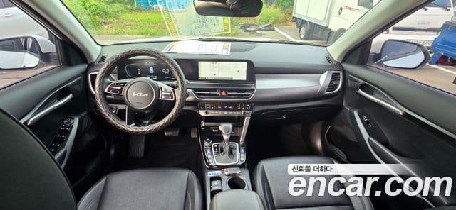 Kia Seltos 2023 — Photo 2/20