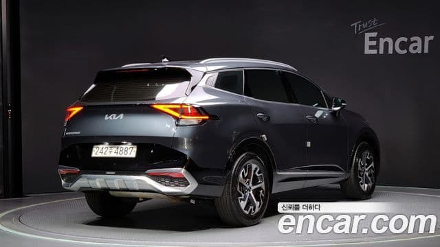 Kia Sportage 2023 — ფოტო 2/20