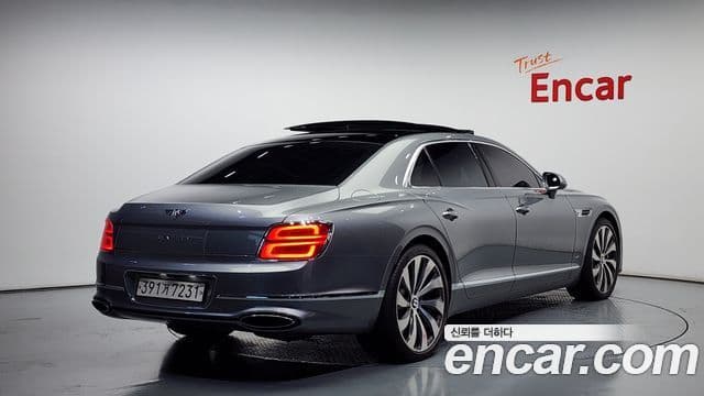 Bentley Flying Spur 2020 — ფოტო 2/20