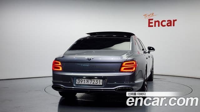 Bentley Flying Spur 2020 — ფოტო 4/20