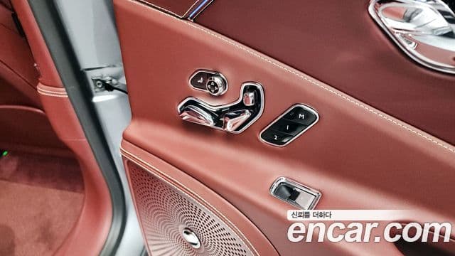 Bentley Flying Spur 2020 — ფოტო 17/20