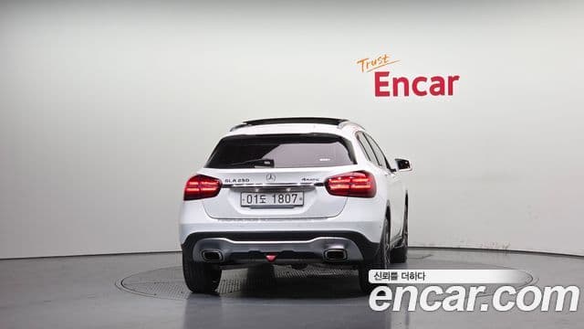Mercedes-Benz GLA-Class 2018 — Şəkil 4/20