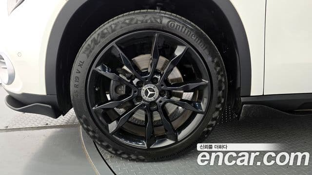 Mercedes-Benz GLA-Class 2018 — Şəkil 5/20