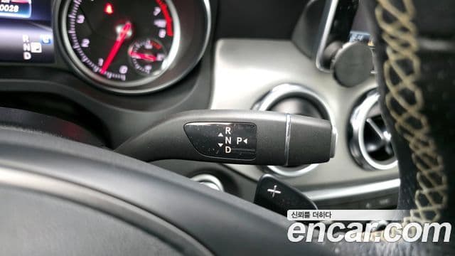 Mercedes-Benz GLA-Class 2018 — Şəkil 9/20