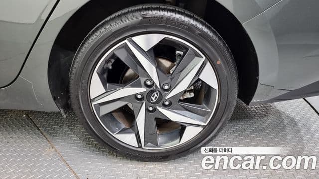 Hyundai The New Avante Hybrid 2020 — Photo 5/20