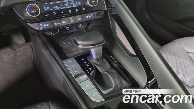 Hyundai The New Avante Hybrid 2020 — Photo 17/20