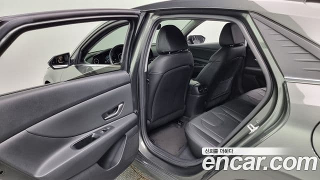 Hyundai The New Avante Hybrid 2020 — Photo 2/20