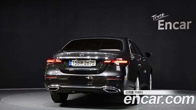 Mercedes-Benz E-Class 2021 — Photo 4/20