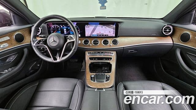 Mercedes-Benz E-Class 2021 — Photo 12/20