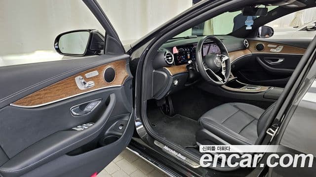 Mercedes-Benz E-Class 2021 — Photo 15/20