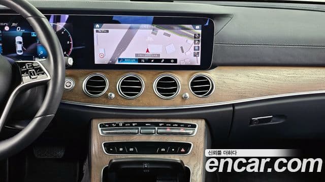 Mercedes-Benz E-Class 2021 — Photo 13/20
