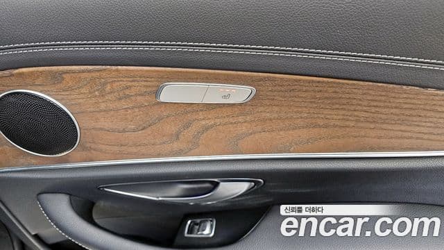Mercedes-Benz E-Class 2021 — Photo 18/20