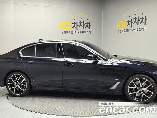 BMW 5 Series 2020 — Photo 17/18