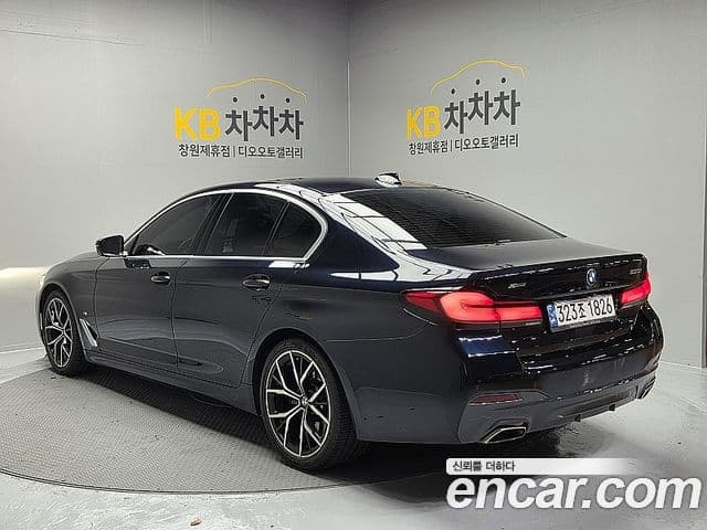 BMW 5 Series 2020 — Photo 8/18