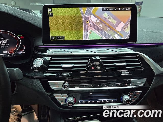 BMW 5 Series 2020 — Photo 3/18