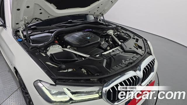 BMW 5 Series 2023 — Photo 19/20
