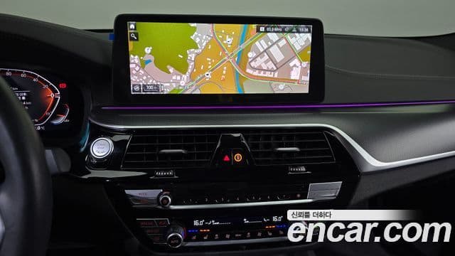 BMW 5 Series 2023 — Photo 18/20