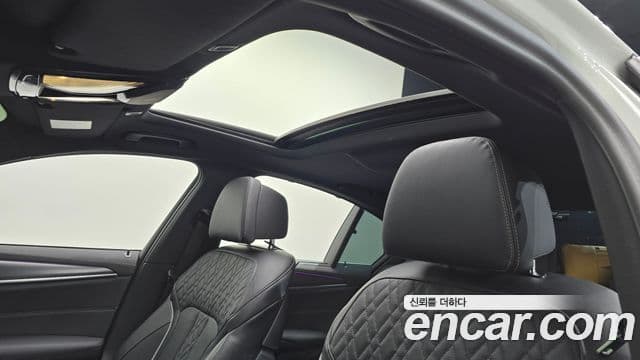 BMW 5 Series 2023 — Photo 9/20