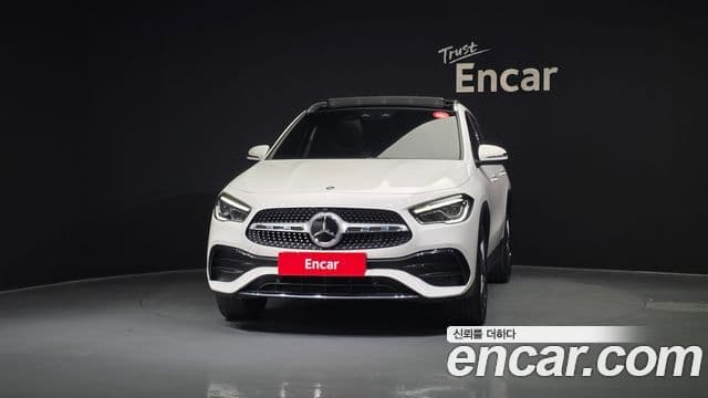 Mercedes-Benz GLA-Class 2022 — Photo 1/20