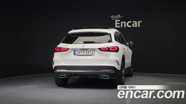 Mercedes-Benz GLA-Class 2022 — Photo 18/20