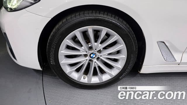 BMW 5 Series 2021 — ფოტო 5/20