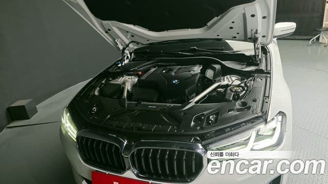 BMW 5 Series 2021 — ფოტო 6/20