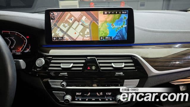BMW 5 Series 2021 — фото 17 из 20