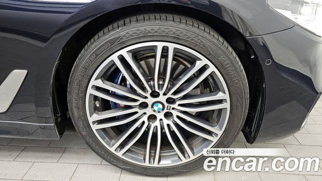 BMW 5 Series 2020 — Şəkil 9/20