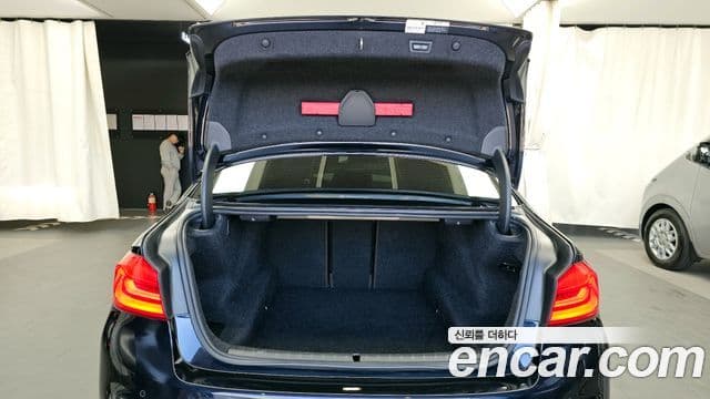 BMW 5 Series 2020 — Şəkil 12/20