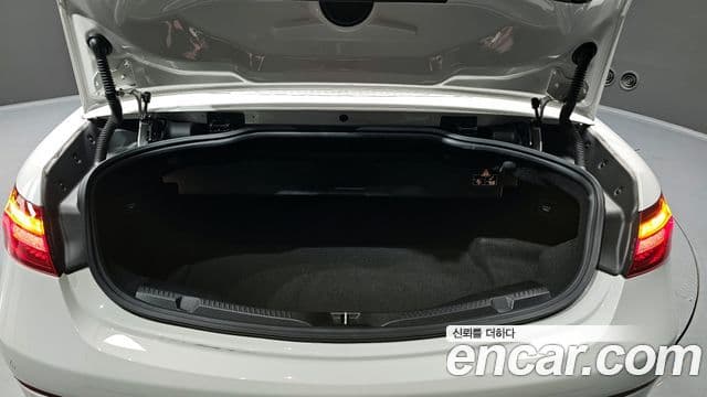 Mercedes-Benz E-Class 2019 — ფოტო 18/20