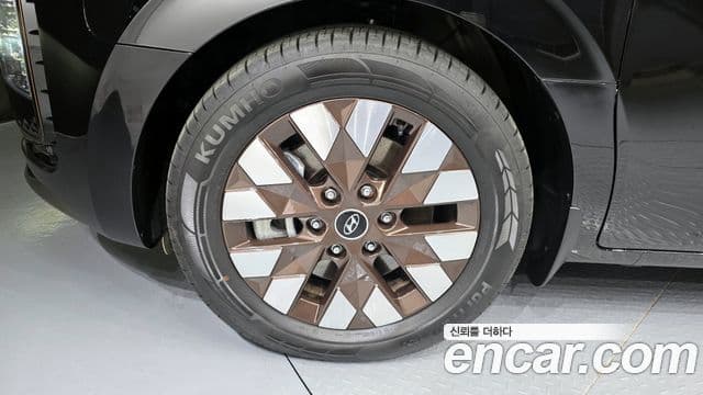 Hyundai Staria 2023 — ფოტო 5/20