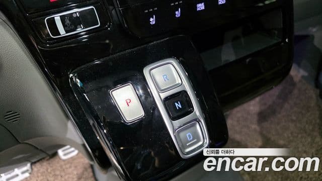 Hyundai Staria 2023 — ფოტო 9/20