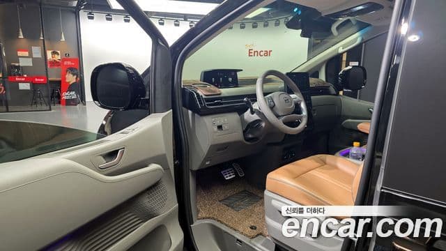 Hyundai Staria 2023 — ფოტო 10/20