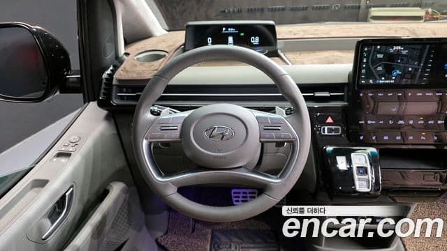 Hyundai Staria 2023 — ფოტო 13/20