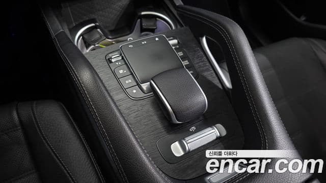 Mercedes-Benz GLE-Class 2024 — Photo 9/20