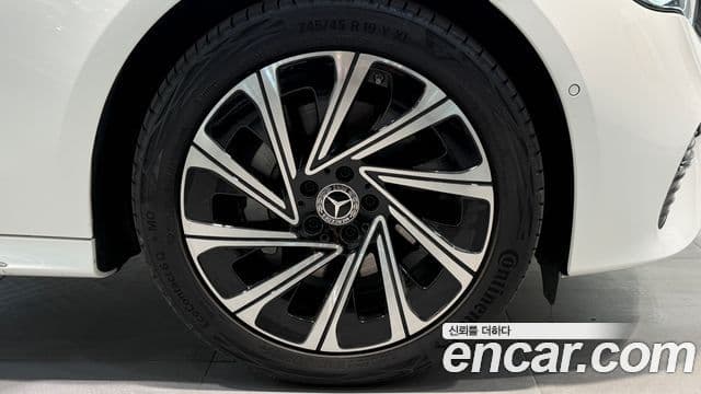 Mercedes-Benz E-Class 2025 — Şəkil 15/17