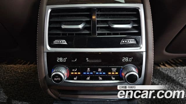 BMW 7 Series 2020 — фото 18 из 20