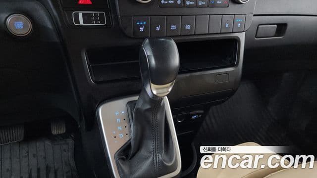 Hyundai Staria 2022 — ფოტო 8/20