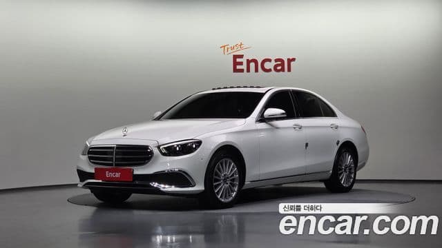 Mercedes-Benz E-Class 2021 — ფოტო 8/19