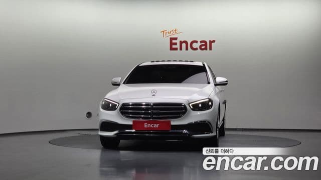 Mercedes-Benz E-Class 2021 — Photo 13/19