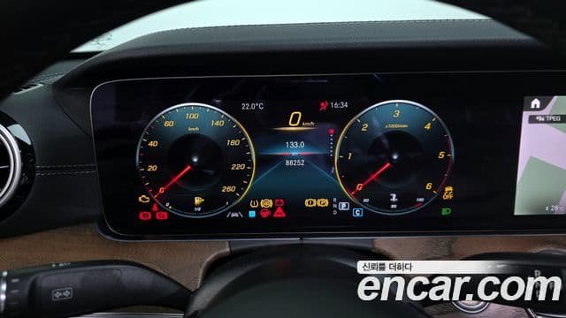 Mercedes-Benz E-Class 2021 — ფოტო 5/19