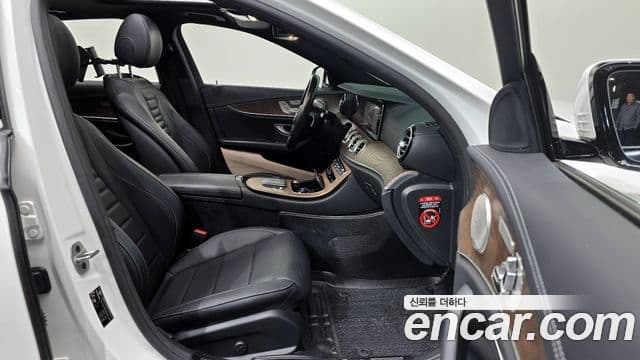 Mercedes-Benz E-Class 2021 — ფოტო 10/19