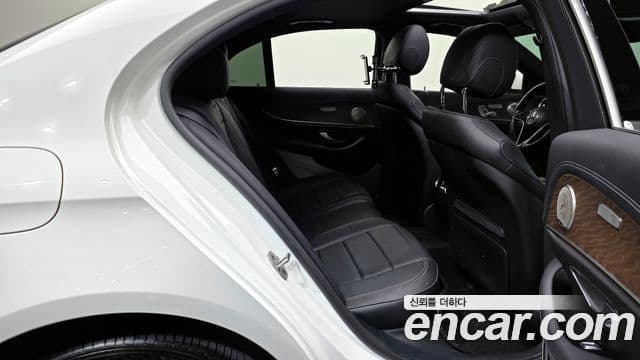 Mercedes-Benz E-Class 2021 — ფოტო 11/19