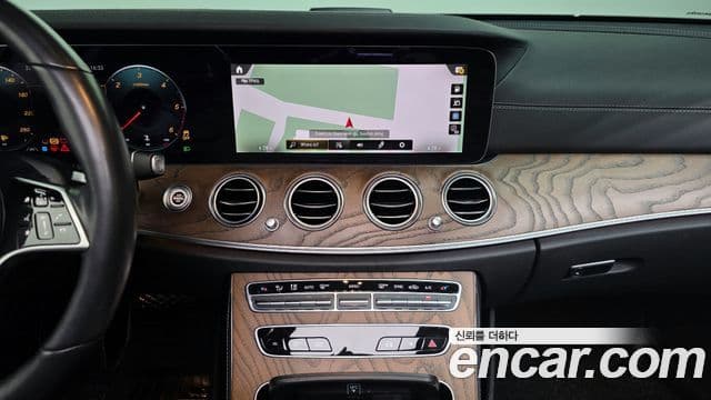 Mercedes-Benz E-Class 2021 — ფოტო 13/19