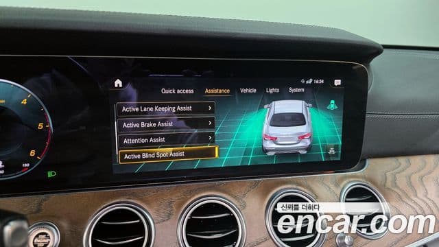 Mercedes-Benz E-Class 2021 — Photo 6/19