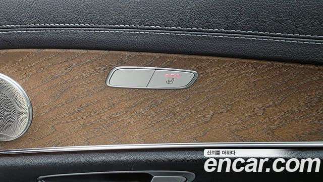 Mercedes-Benz E-Class 2021 — ფოტო 18/19
